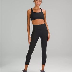 Lululemon Swift Speed HR leggings. Like new. Smoke and pet free home. Size 6